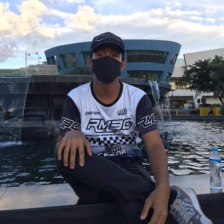 Profile Picture of Jonathan (@jonathanfonacier) on Tiktok