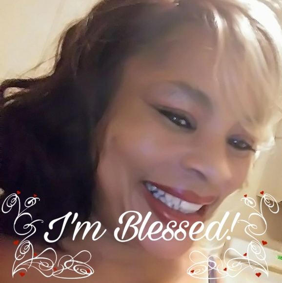 Profile Picture of Gladysce Gibbs (@gladysgibbs47) on Poshmark