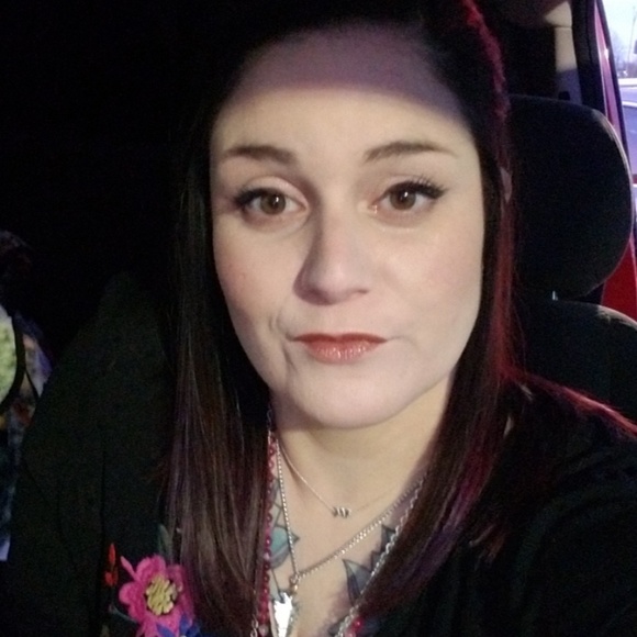 Profile Picture of Rachael Roberts (@rbridges83) on Poshmark