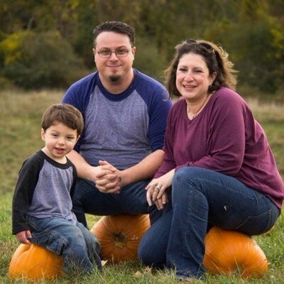 Julie Stocker - Twitter Profile Picture of Julie Stocker (@CrownJulesCr8s) on Twitter