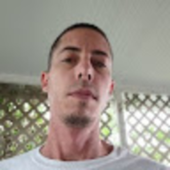 Profile Picture of Robert Whiteside (@robertwh407) on Poshmark