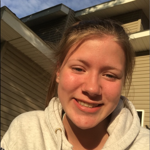 Profile Picture of Jenna Coil (@jenna_coil) on Poshmark