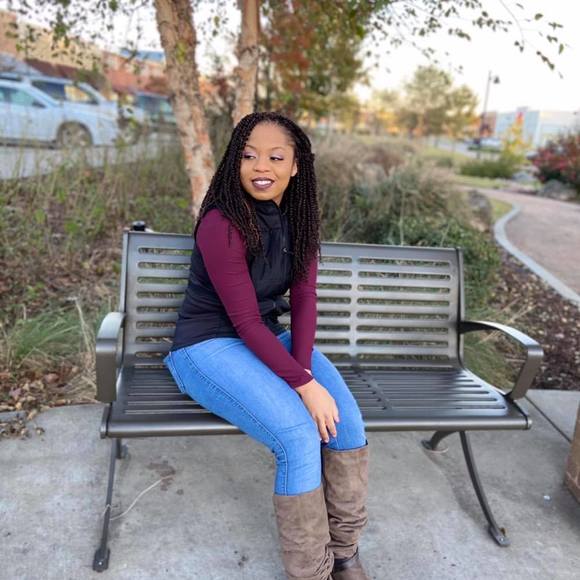 Profile Picture of Uvandria Blakemore (@uvan7) on Poshmark