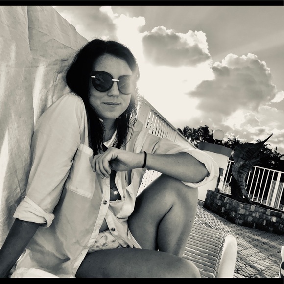 Quin Bisset - Poshmark Profile Picture of Quin Bisset (@quinbisset) on Poshmark