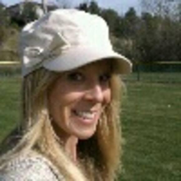 Lisa Chalstrom - Poshmark Profile Picture of Lisa Chalstrom (@lchalstrom) on Poshmark