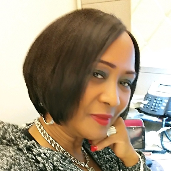 Robin Hilliard - Poshmark Profile Picture of Robin Hilliard (@rrhilliard) on Poshmark