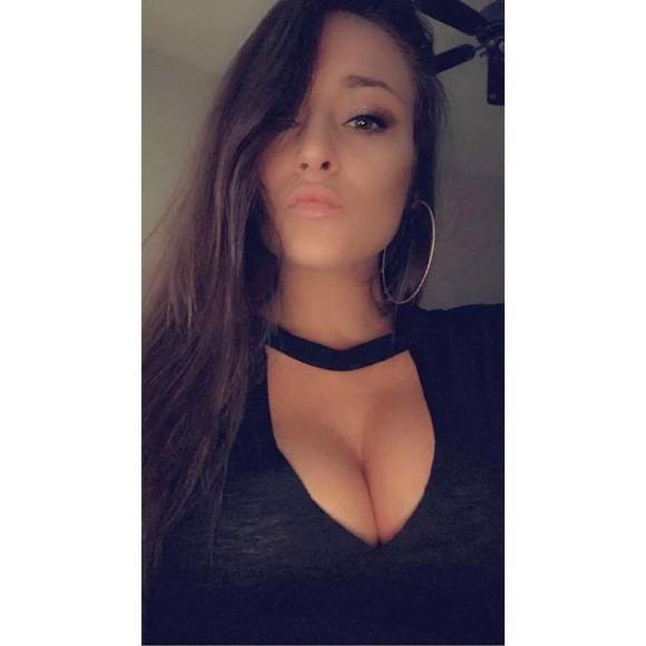 Profile Picture of Brandie Caulk (@caulkbrandie) on Poshmark