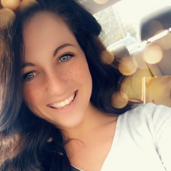 Profile Picture of Erica Tansy (@ericatansy) on Poshmark