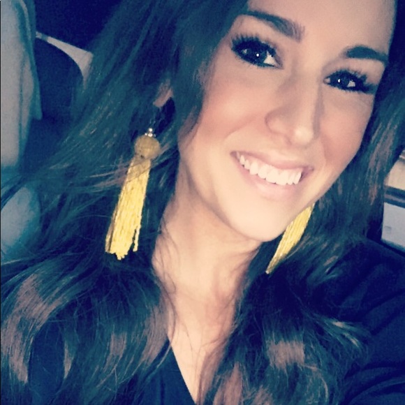 Profile Picture of Rebekah Singleton (@bekssingleton) on Poshmark