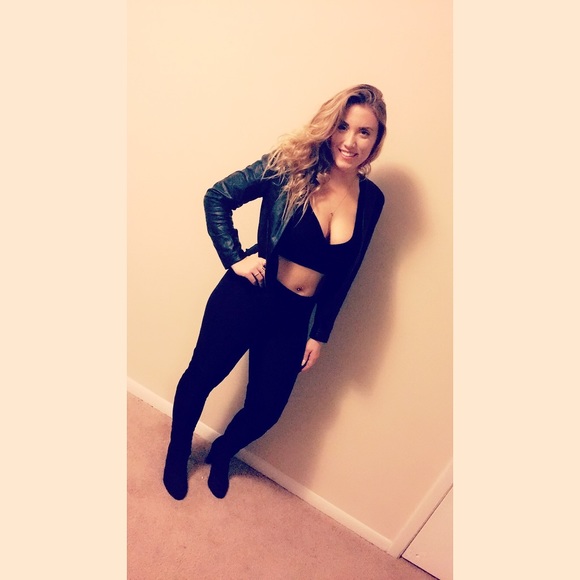 Profile Picture of Taylor Hale (@thale13) on Poshmark