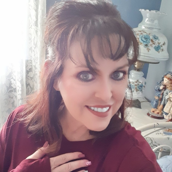 Profile Picture of Rhonda Garrapy (@rg4040) on Poshmark