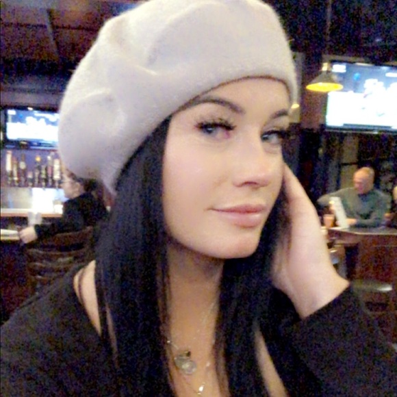 Profile Picture of Kierstin Brown (@mykloset22) on Poshmark