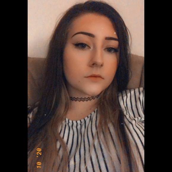 Profile Picture of Tommi Menninga (@tommimenninga) on Poshmark