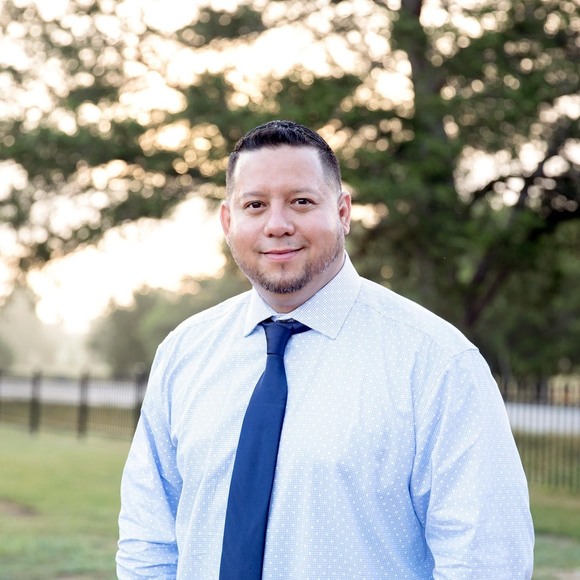 Profile Picture of Rene Salinas (@renesalinas572) on Poshmark