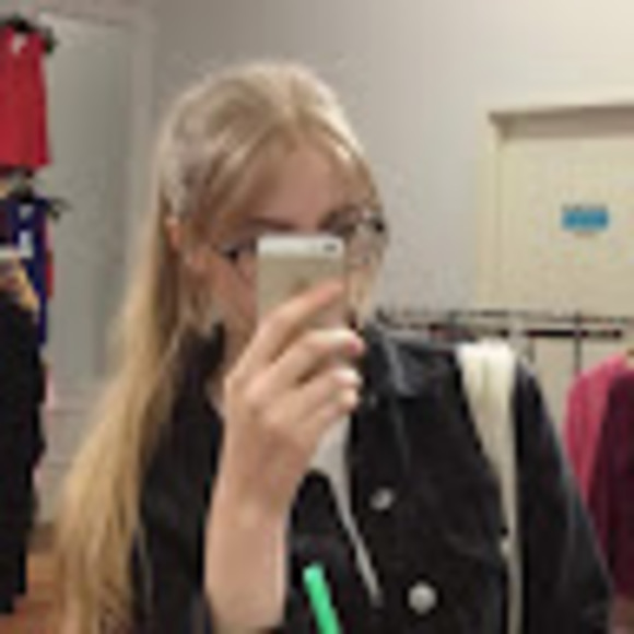 Justine Shaffer - Poshmark Profile Picture of Justine Shaffer (@justine_shaffer) on Poshmark