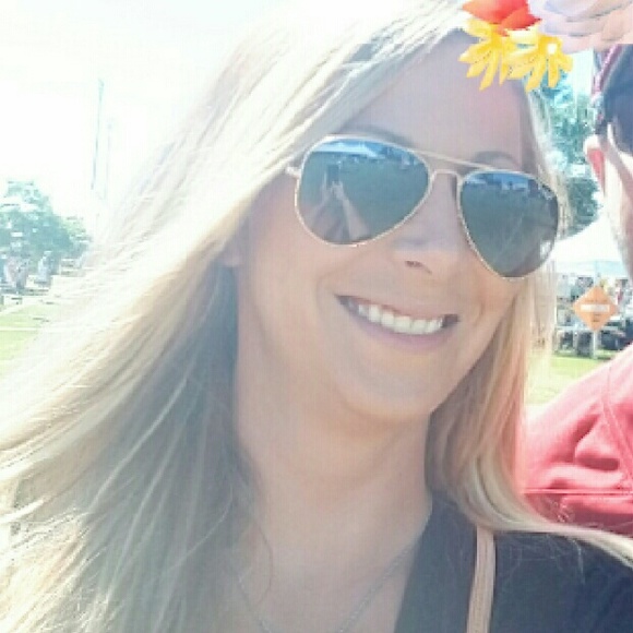 Alicia Slingerland - Poshmark Profile Picture of Alicia Slingerland (@slingshot687) on Poshmark