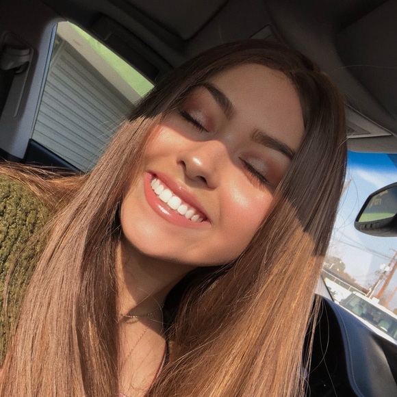 Alexis Carnine - Poshmark Profile Picture of Alexis Carnine (@auratheral) on Poshmark