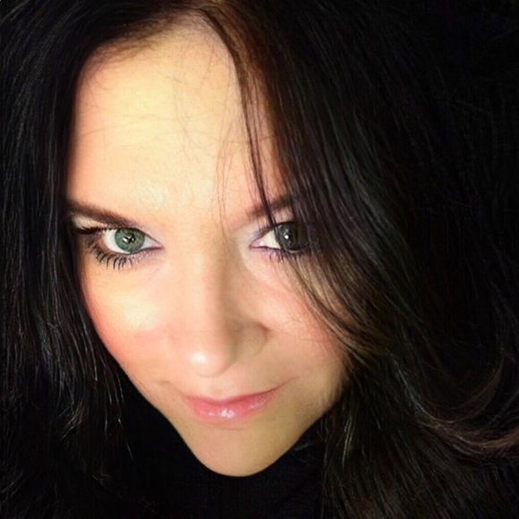 Profile Picture of Sherry Hudson (@igrabbers) on Poshmark