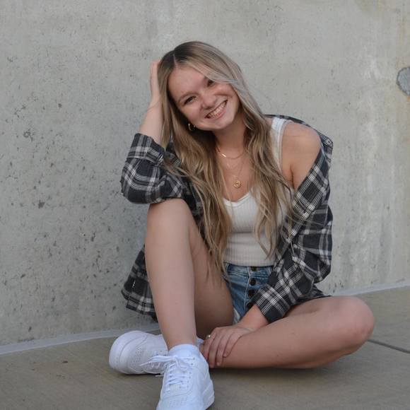 Maddie Lazich - Poshmark Profile Picture of Maddie Lazich (@mglazich) on Poshmark