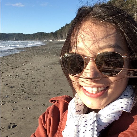 Profile Picture of Alice Lee (@alicelee1874) on Poshmark