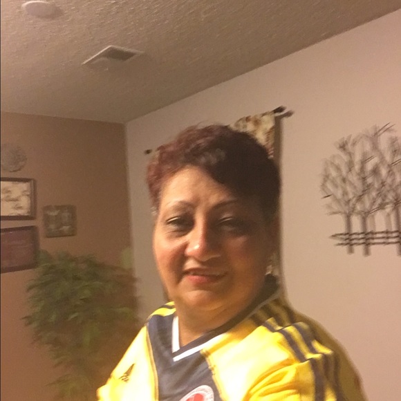 Profile Picture of Luz Ramirez (@lmr61) on Poshmark