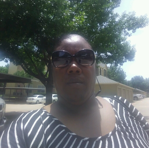 Profile Picture of Alisha Bates (@scoobi19) on Poshmark