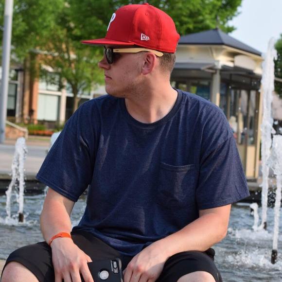 Profile Picture of Kevin Hodges (@khodges35) on Poshmark