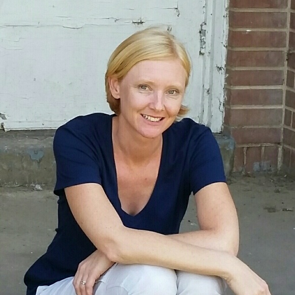 Profile Picture of Liz Pettis (@pettis78) on Poshmark