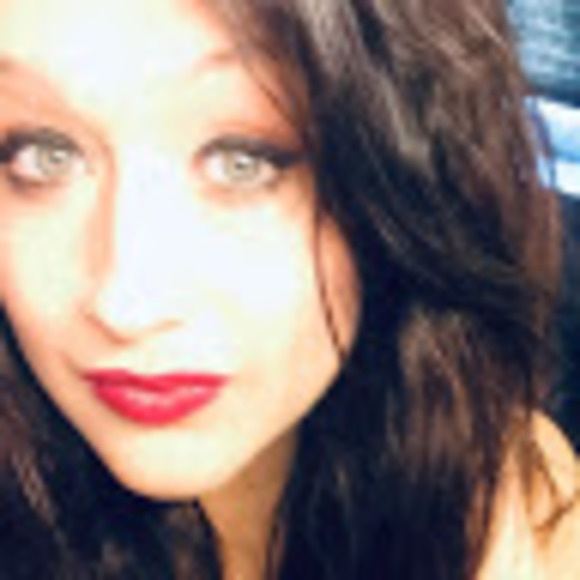 Profile Picture of Jenniffer danielle Varnell (@j_varnell) on Poshmark