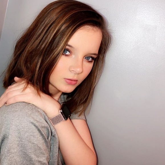 Janna Lindler - Poshmark Profile Picture of Janna Lindler (@janna_lindler) on Poshmark