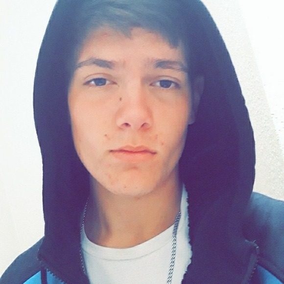 Profile Picture of Michael Boyce (@mikey05boyce) on Poshmark