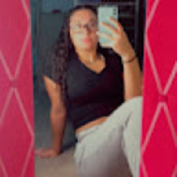 Profile Picture of Ilana Benayon (@ibenayon) on Poshmark