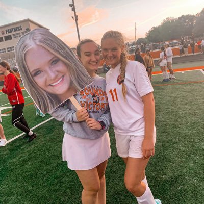 Profile Picture of Jo (@joniroberts_) on Twitter
