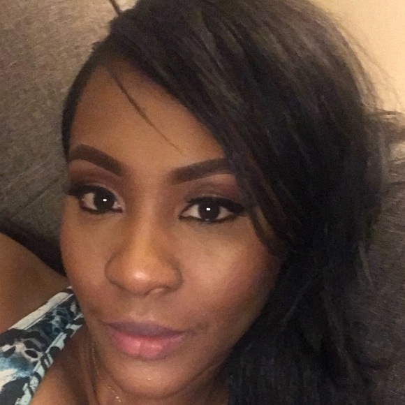 Profile Picture of Aisha Brissette (@aishabrissette) on Poshmark