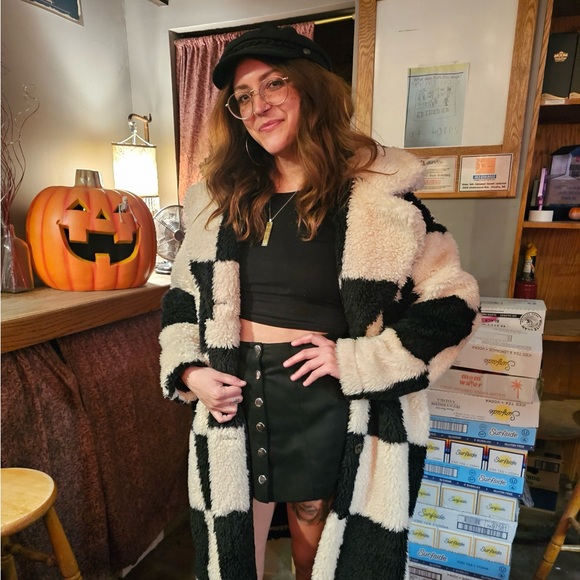 Profile Picture of Hillary Rosencrants (@h_rosencrants) on Poshmark