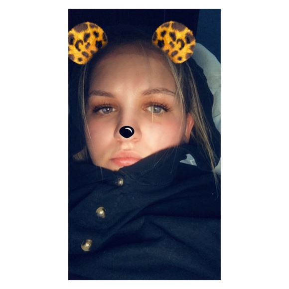 Profile Picture of Manezonka Basic (@prettykid3167) on Poshmark