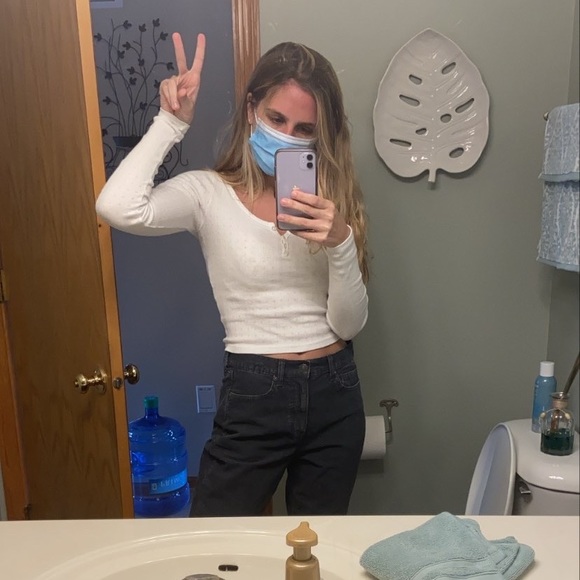 Profile Picture of Amber Stuckly (@astuckly2) on Poshmark