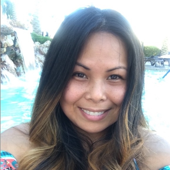 Profile Picture of Analie Nguyen (@luvana) on Poshmark
