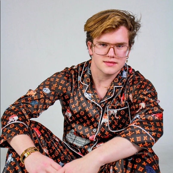 Profile Picture of Matthew Siegler (@matthewsiegler) on Poshmark