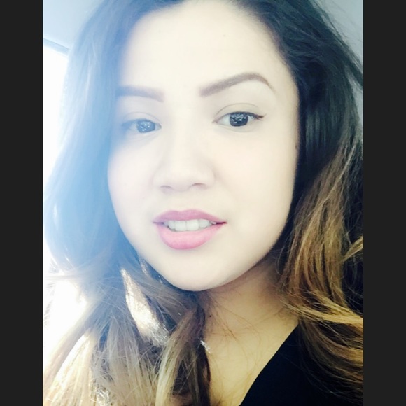 Profile Picture of Alice Arredondo (@aarrdnd) on Poshmark
