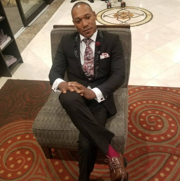 Profile Picture of Conroy Mills (@conroymills) on Poshmark