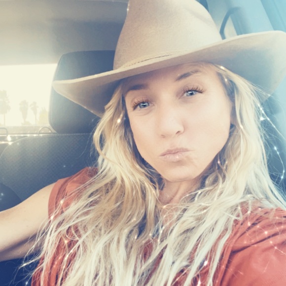 Profile Picture of Krystal Conrad (@krystalconrad1) on Poshmark