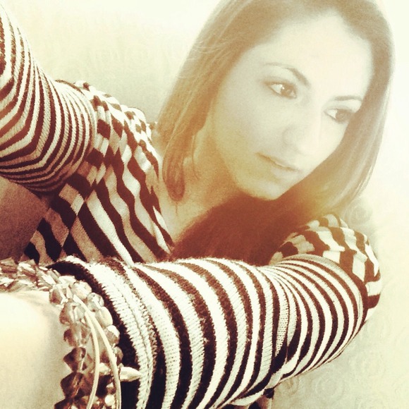 Profile Picture of Angela Marchese (@angelaalynn) on Poshmark