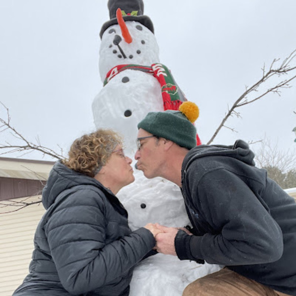 Profile Picture of Debbie & jerry Hoerres (@djhoerres) on Poshmark