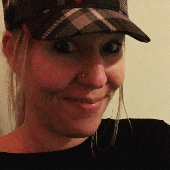 Profile Picture of Jessica Leonard (@leonardjm15) on Poshmark