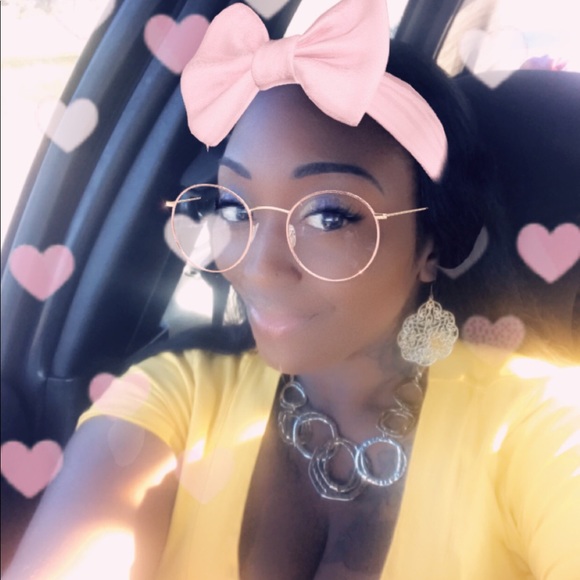 Profile Picture of Kendra Gillis (@kendraw0424) on Poshmark