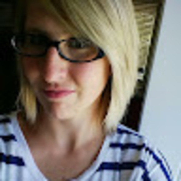 Profile Picture of Heidi Ingles (@heidiingles88) on Poshmark