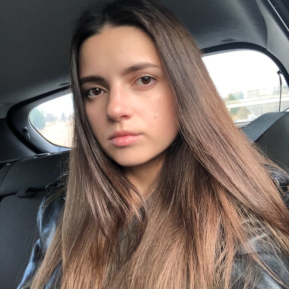 Profile Picture of Zoriana Shpak (@zoriiana) on Poshmark