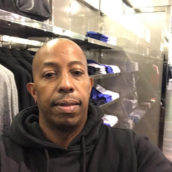 Profile Picture of Peter Tavares (@pctswt1986) on Poshmark