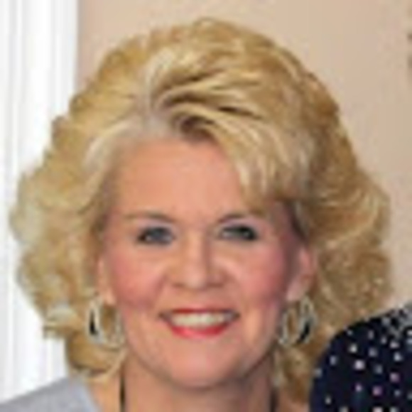 Profile Picture of Sherry Nicholson (@sherrynichol644) on Poshmark